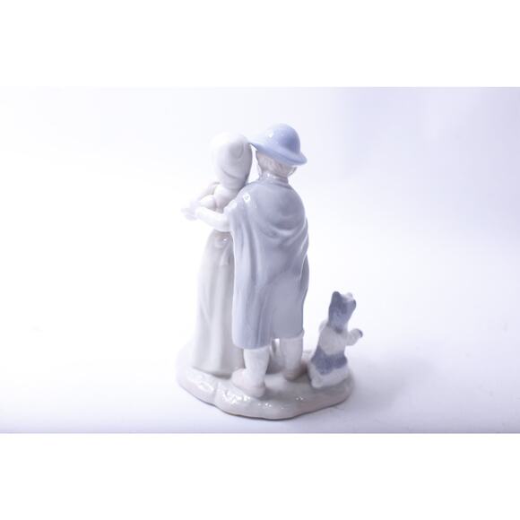 Couple holding Puppy, Porcelain Statue, 7", Leonardo Collection, Home Decor, - Picture 2 of 3